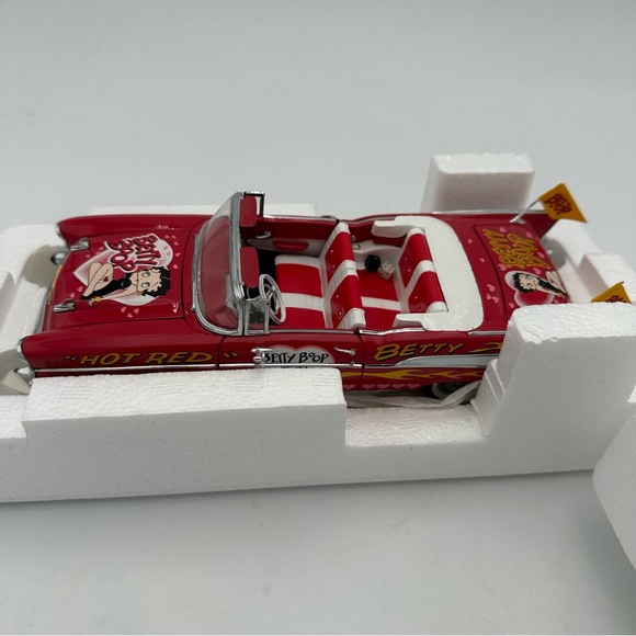 Betty Boop Hot Red Betty’s 57 Chevy Convertible Die-cast Danbury Mint - Picture 2 of 5